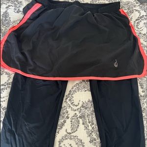Beroy 3/4 length biking tights with skirt. 3xl but runs small. NWT
